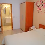 佩拉公寓 *