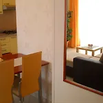 佩拉公寓 公寓 *