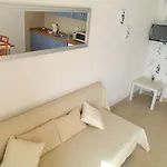 佩拉公寓 *
