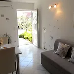 佩拉公寓 *