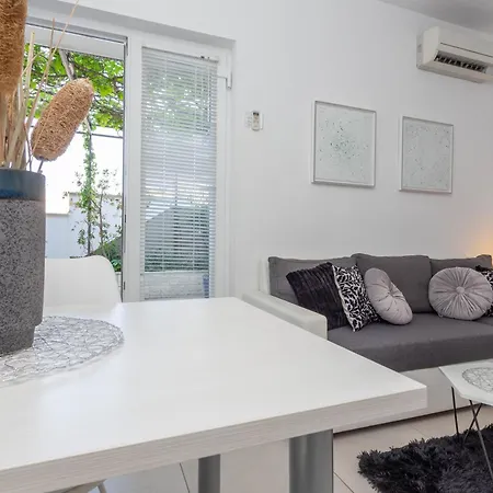 Pera Apartment *