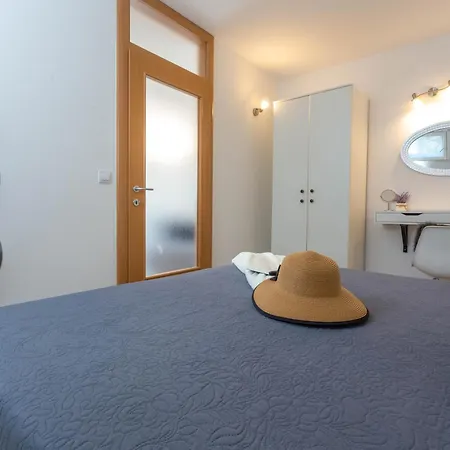 Apartment Pera Hvar Town
