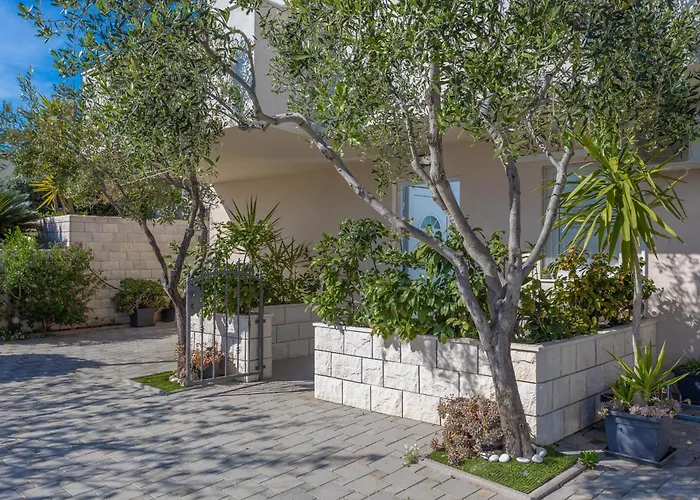 아파트먼트 페라 *